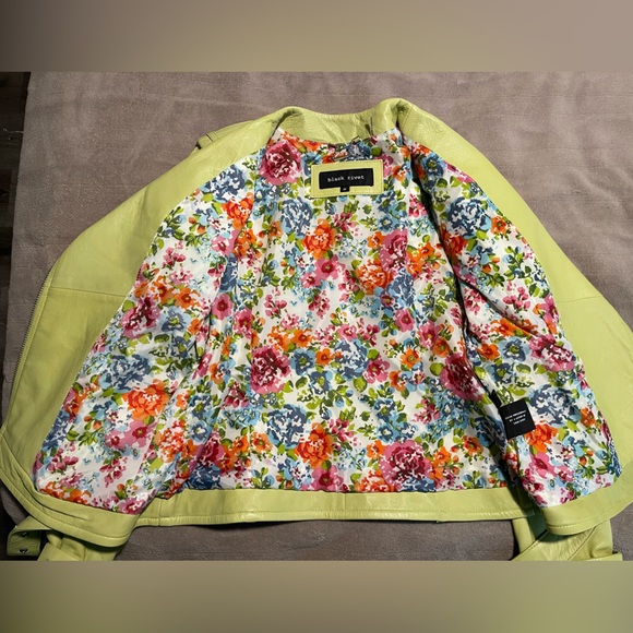 Women’s Black River Chartreuse genuine leather jacket - medium - Picture 4 of 9